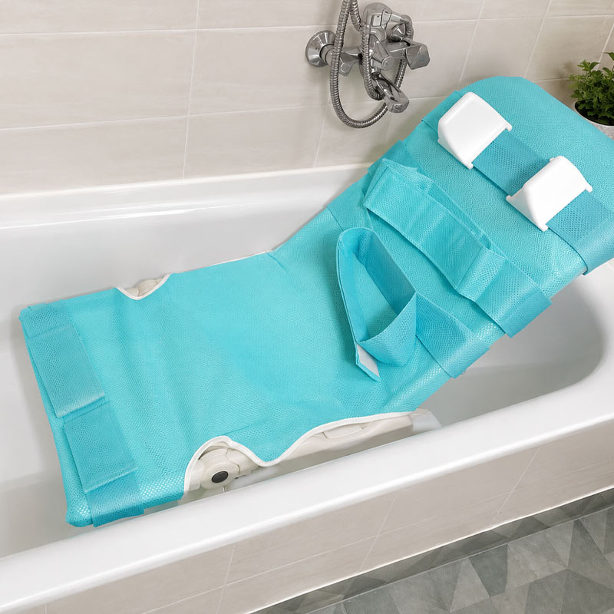 Badeliege für Kinder zur sicheren und unterstützten Körperpflege in der Badewanne im Bereich Kinder-Reha des KRIEGER Sanitätshauses